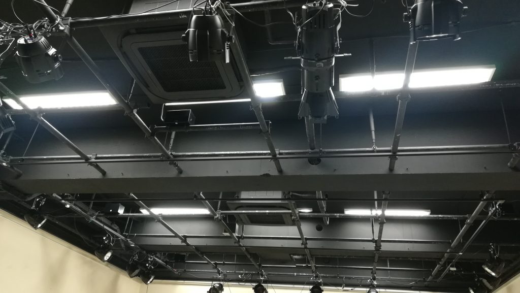 LED照明機材　小劇場